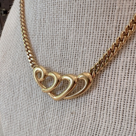 Vintage Napier Triple Heart Necklace Chunky Gold Tone Cuban Chain Signed Choker - Picture 7 of 11